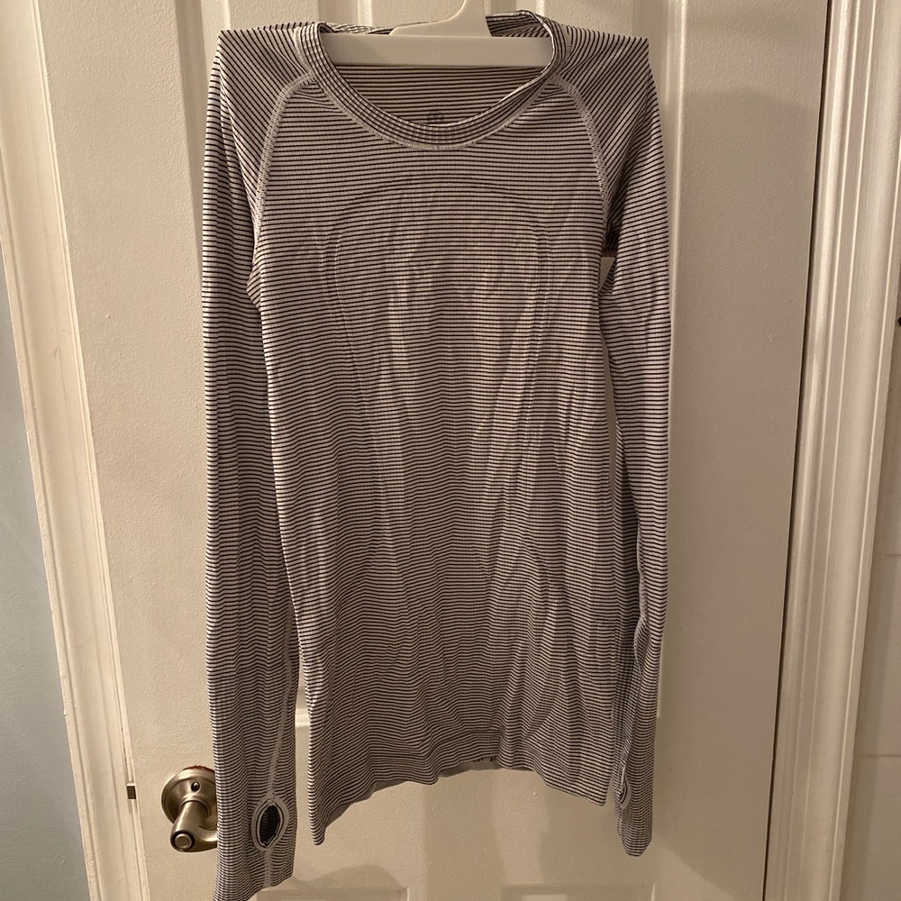Lululemon long sleeve swiftly